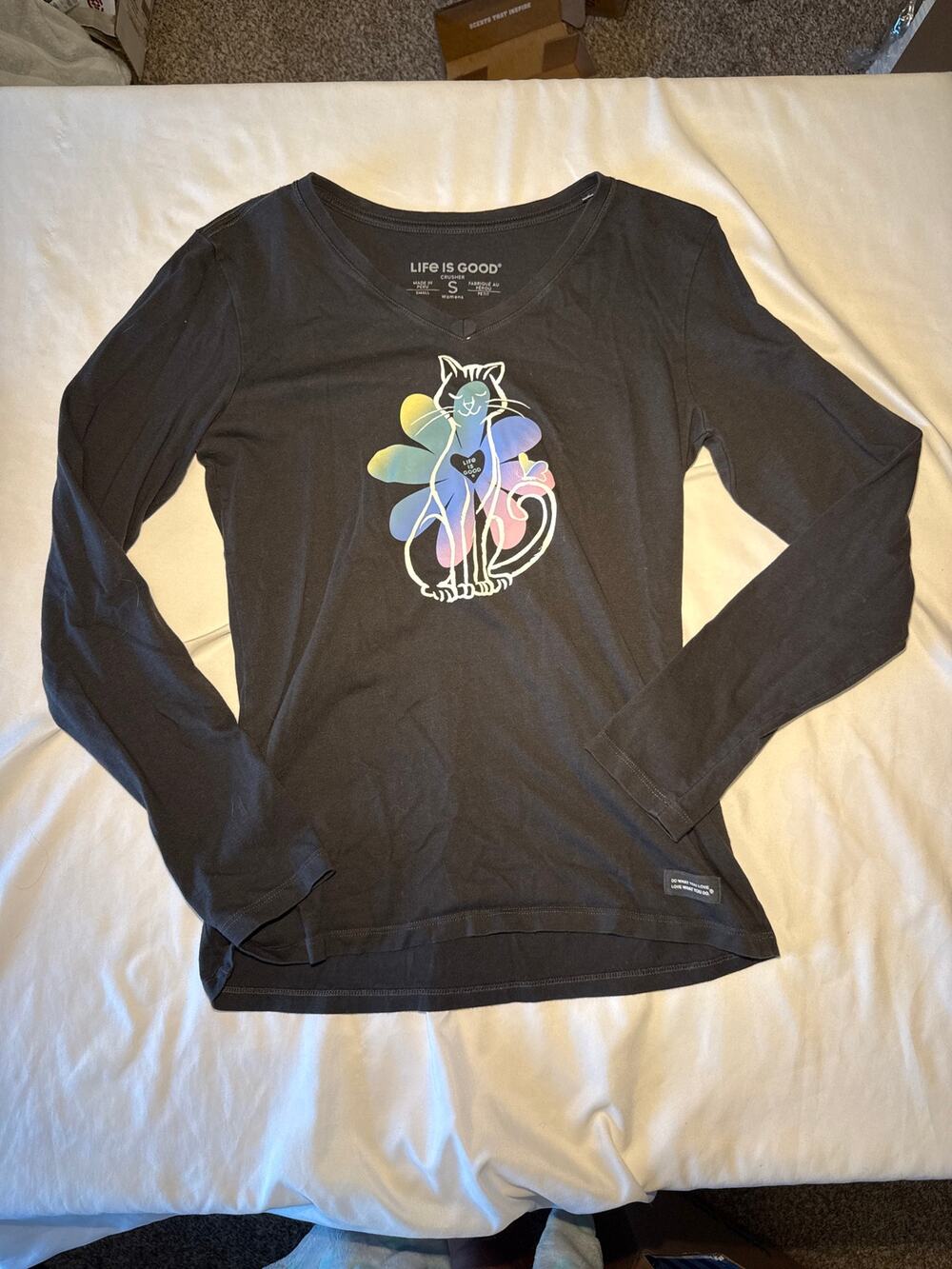 Life is Good Womens Small Crusher Tee Cat Graphic Long Sleeve V Neck Gray Shirt